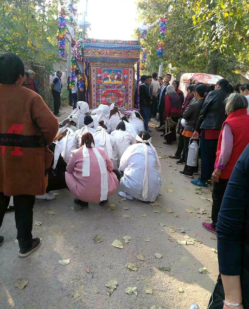 上门吊丧时,磕头与行礼有哪些讲究?搞不清楚很容易闹出笑话的