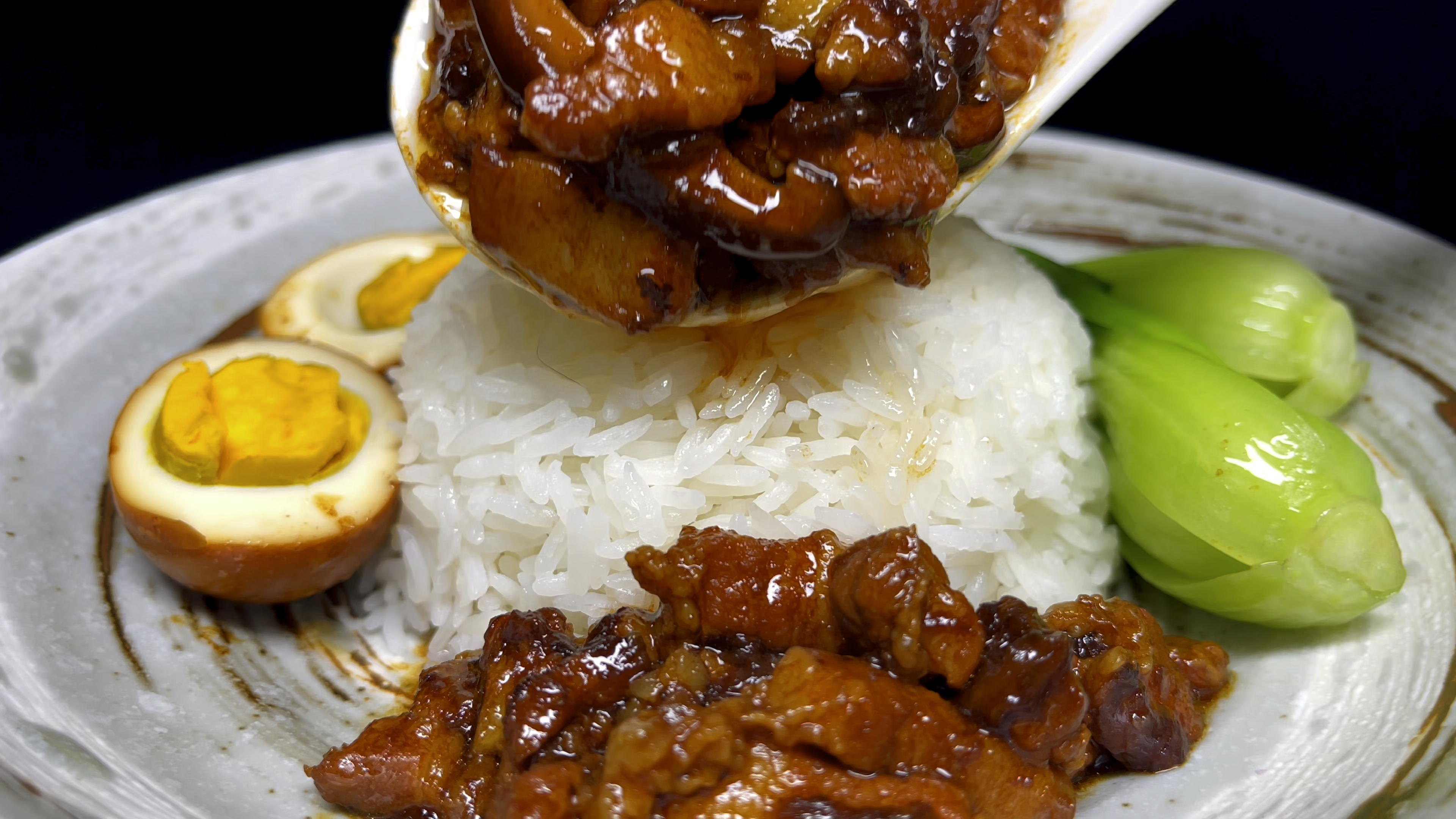 以后想吃卤肉饭,你就像我这样在家做,酱香浓郁软烂入味特别好吃