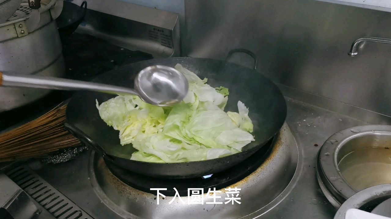 原来饭店的圆生菜是这样炒的,脆嫩爽口,搭配米饭能吃好几碗