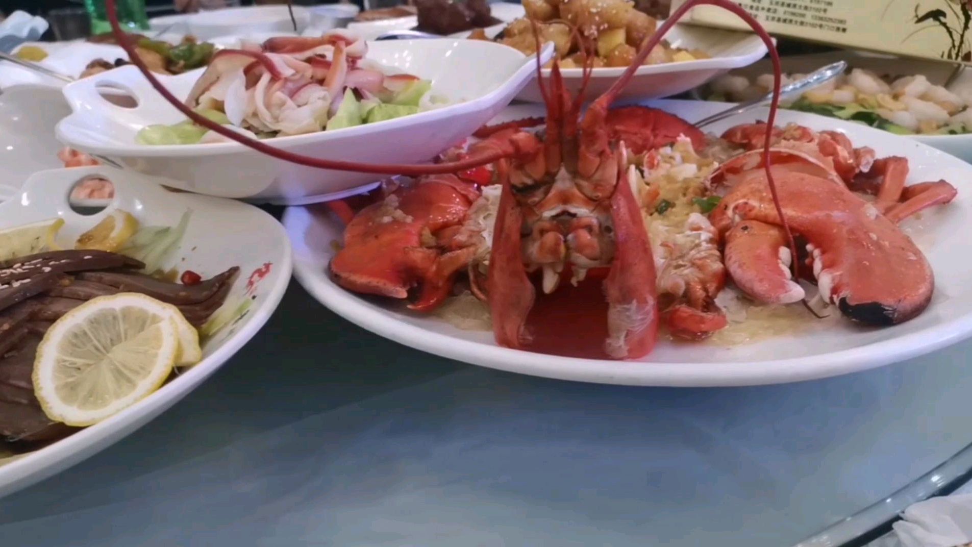 河北千元一桌的婚礼酒席,大龙虾一桌桌摆起来,小妹直呼菜太硬了