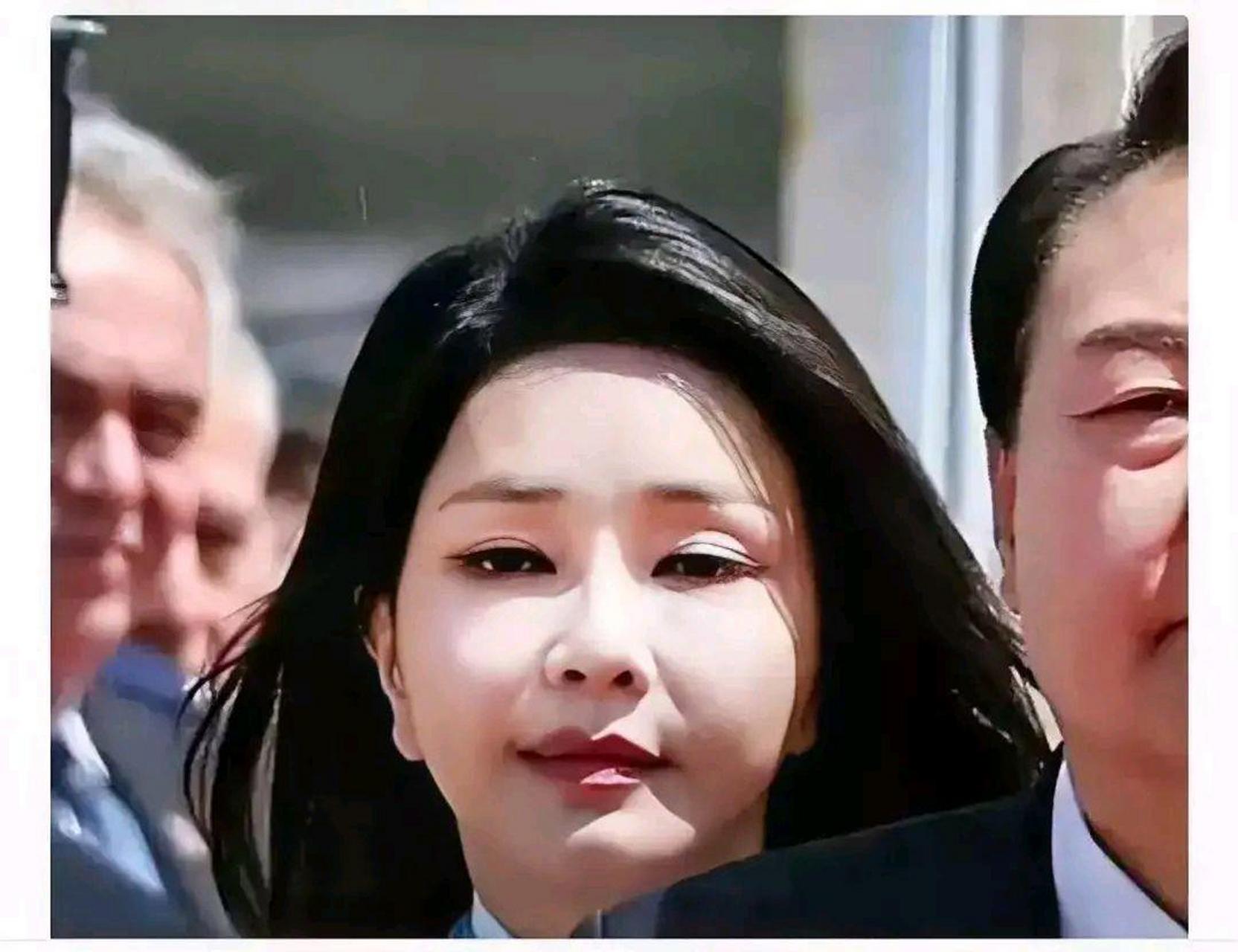 韩国# 韩国总统夫人,这网上流传的高清头像可真有意思.