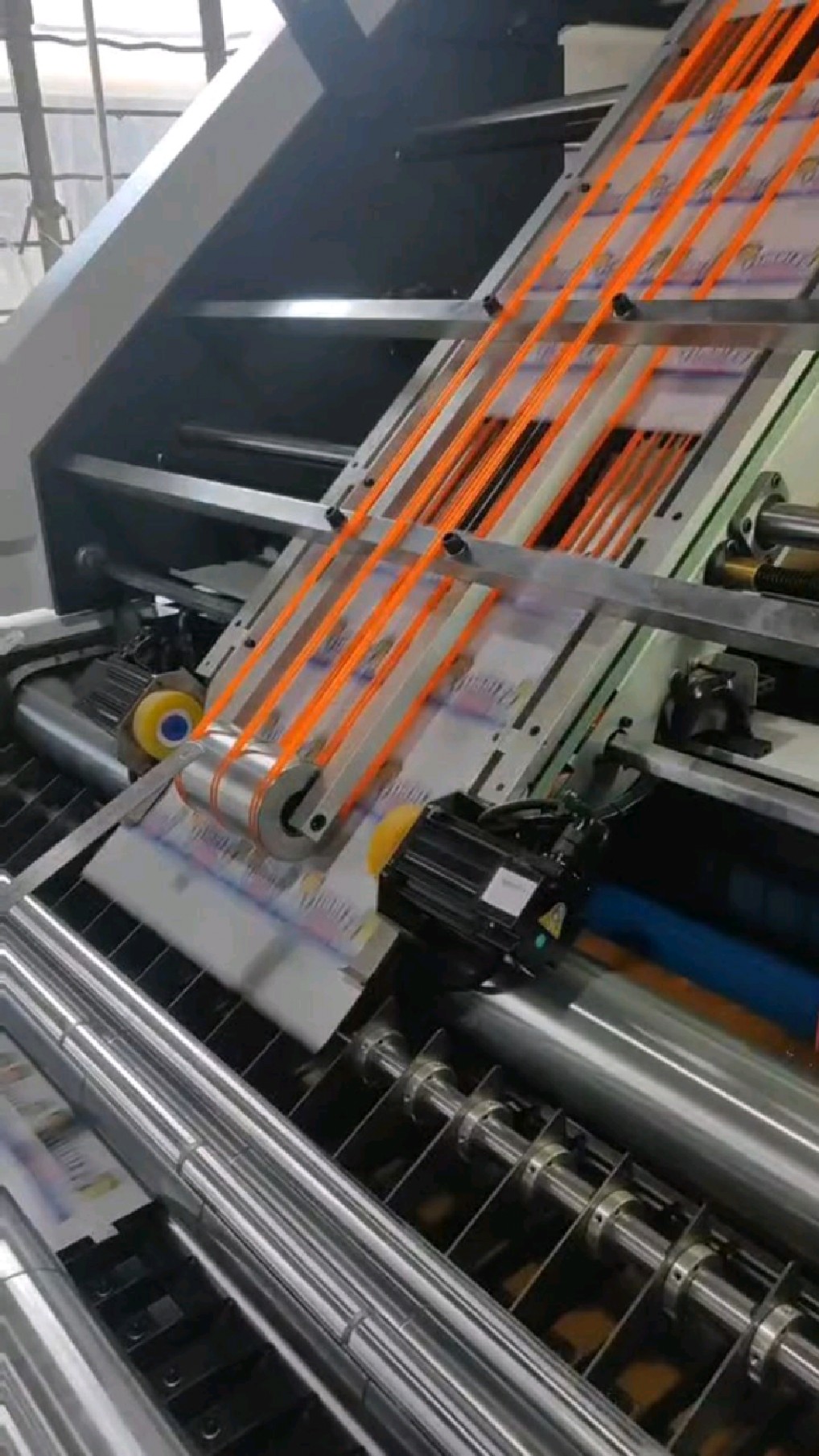 玉田科思达,伺服型高速贴面机,全自动贴面机,裱纸机操作视频