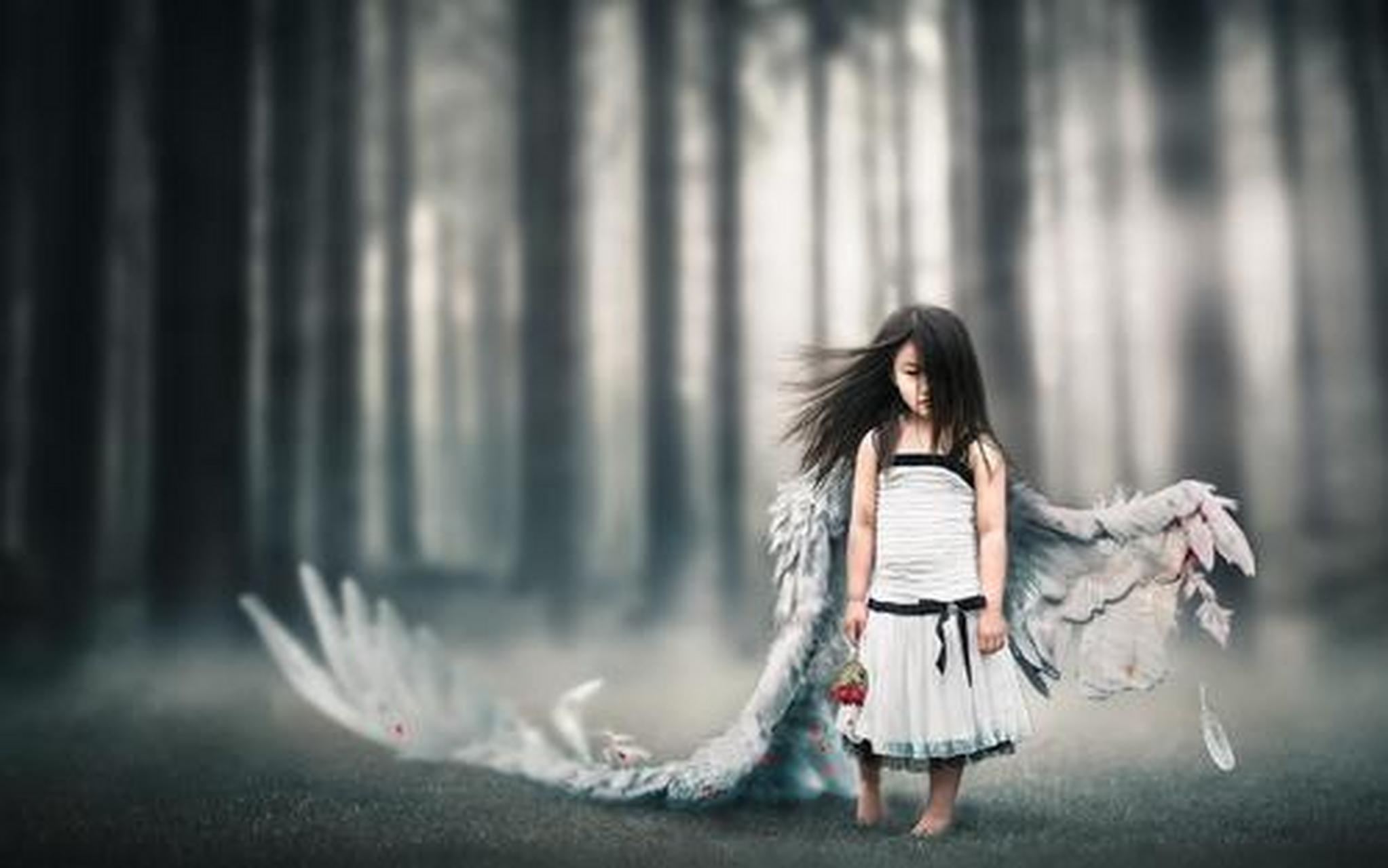 哥哥肖恩把塔拉带到镇上,用拳头狠狠揍她,用暴力把她的手扭转在后背