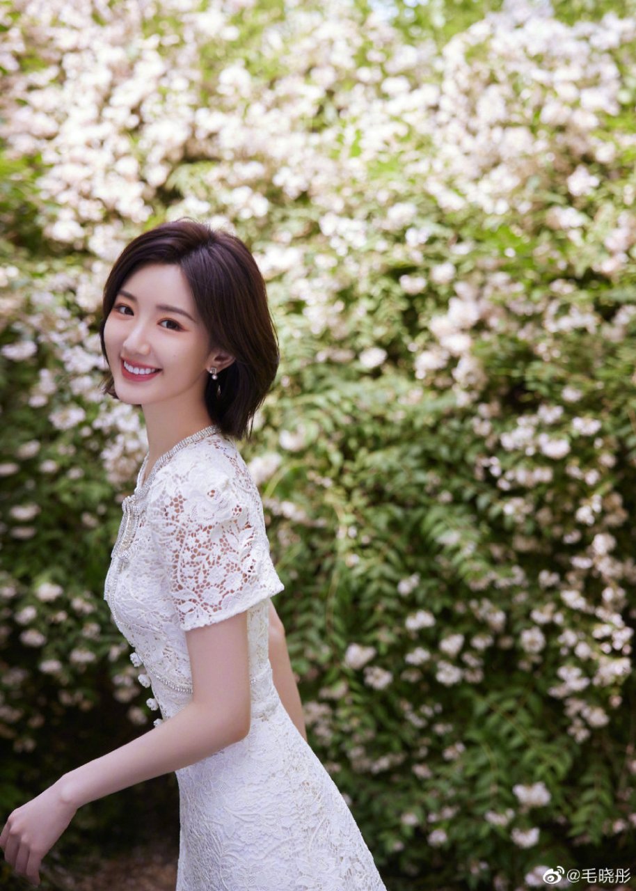 毛晓彤高清壁纸头像无水印(二)[鲜花]