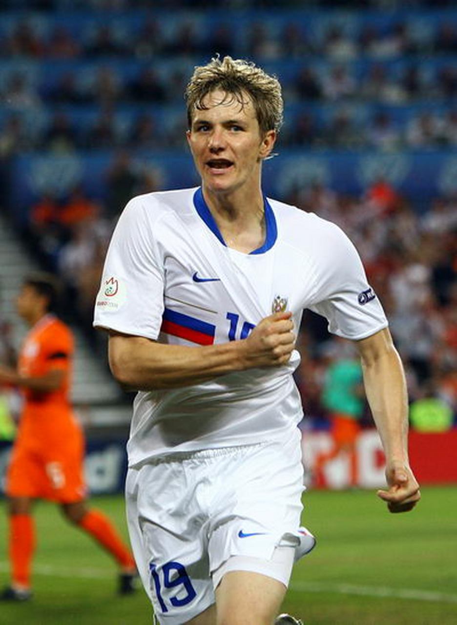 帕夫柳琴科在2008年欧洲杯预选赛前还鲜为人知,但通过包办逆转英格兰