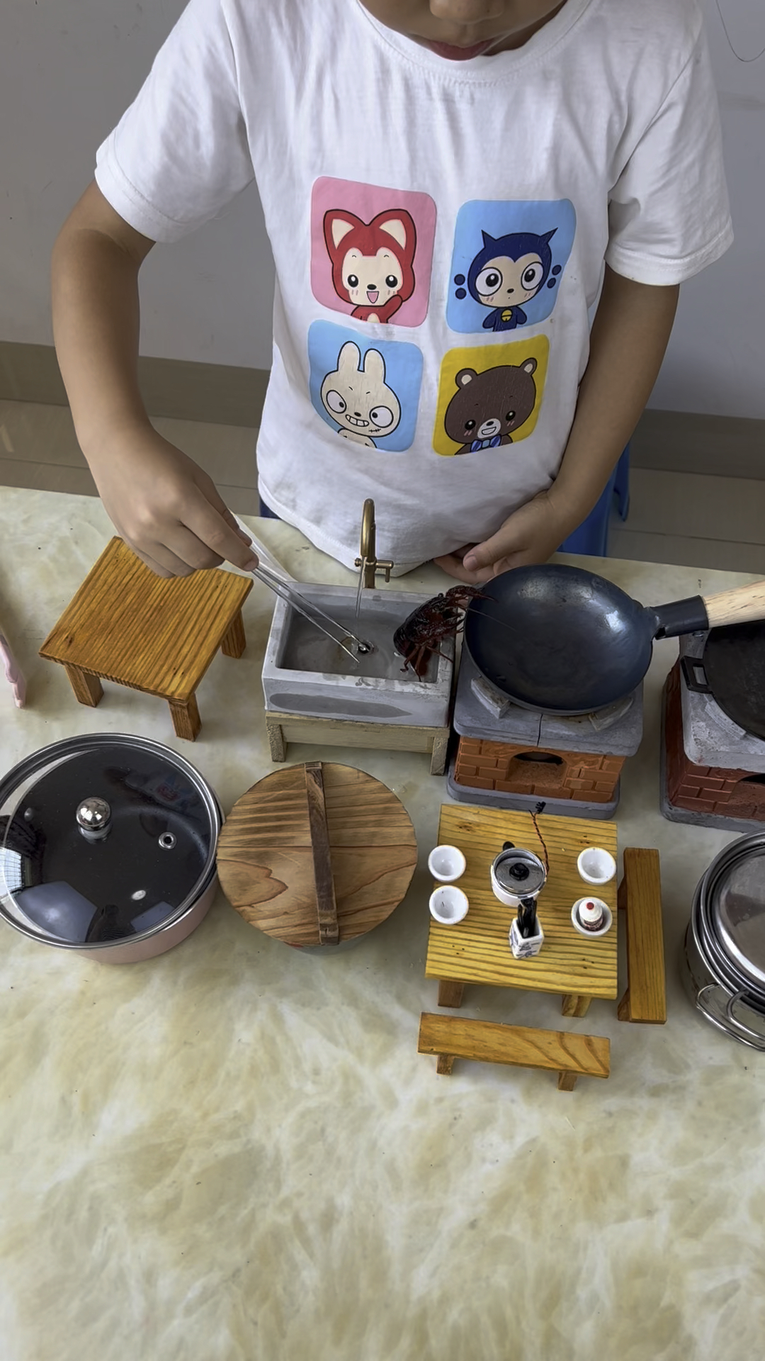 迷你小厨房之蒜蓉小龙虾快喊小朋友们来跟我一起学做饭了
