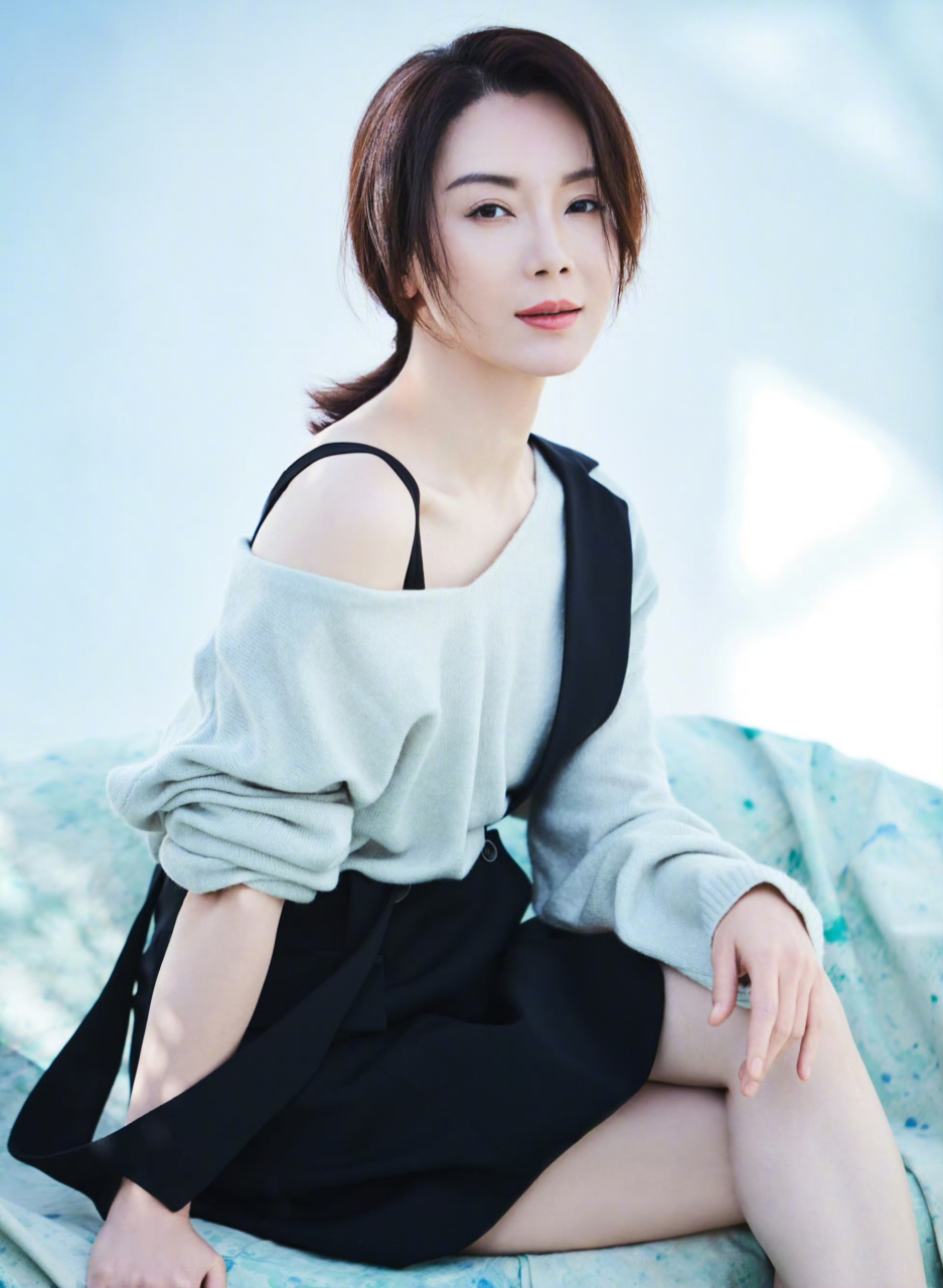 陈数保养的真好,美腿玉足吸睛.