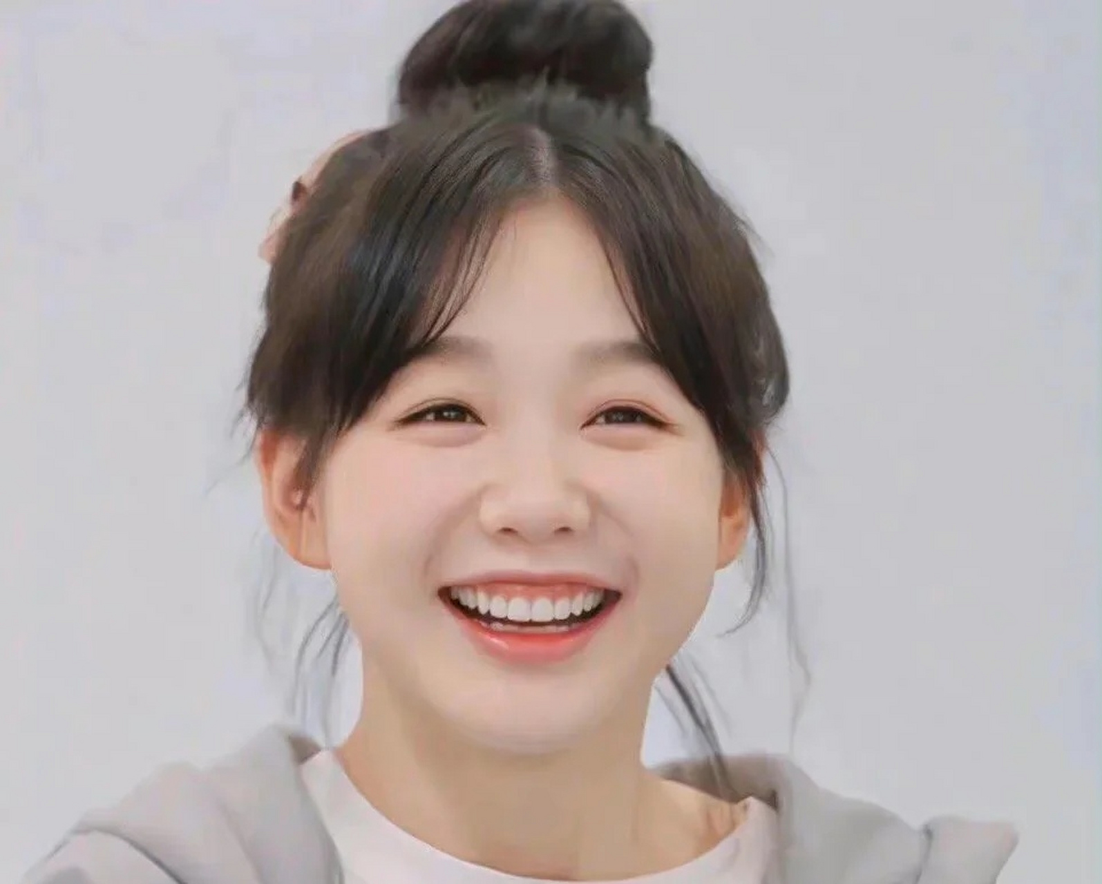 小彩虹笑起来真的好漂亮