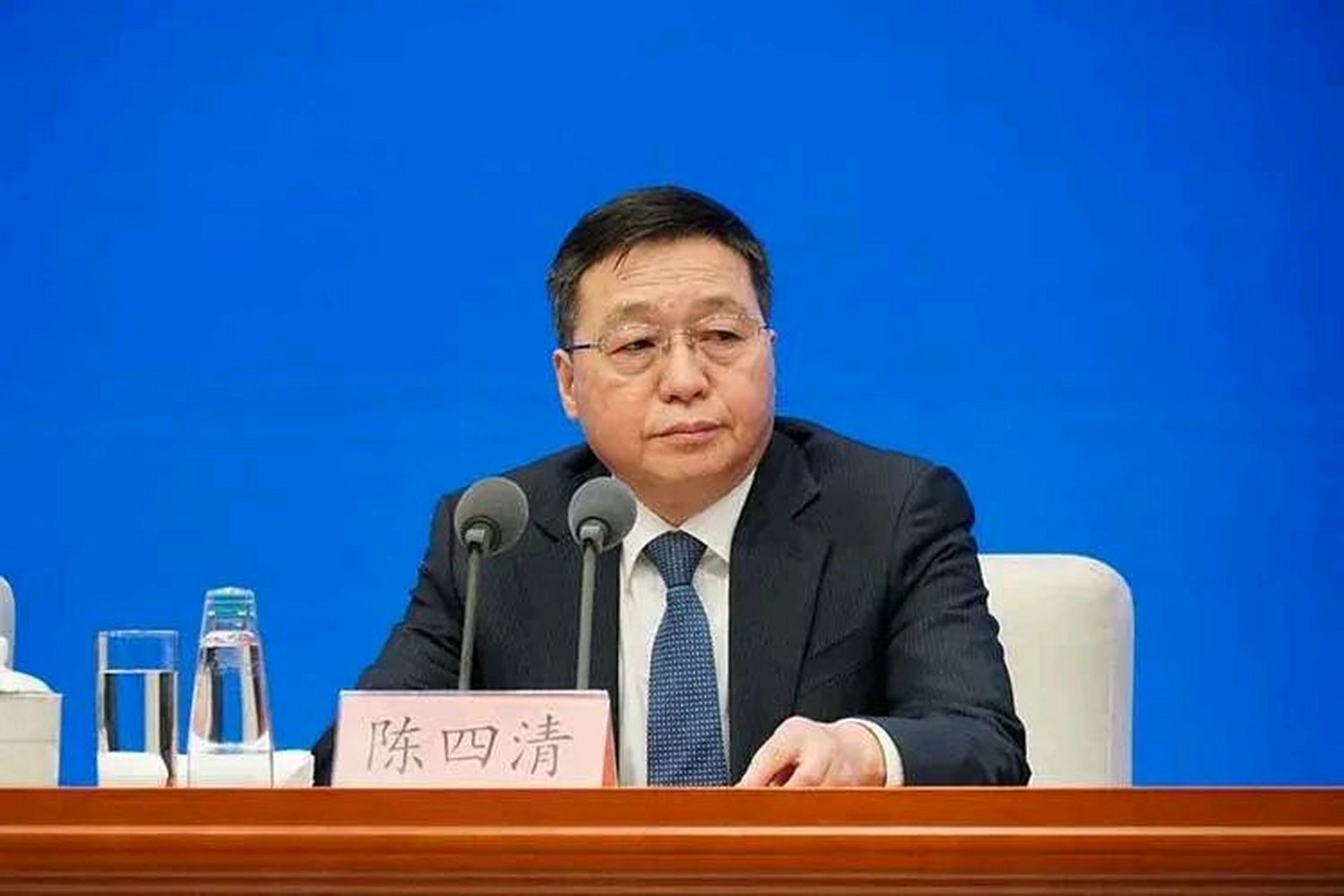 陈四清:1960年出生于湖南岳阳湘阴县,毕业于湖北财经学院(现中南财经