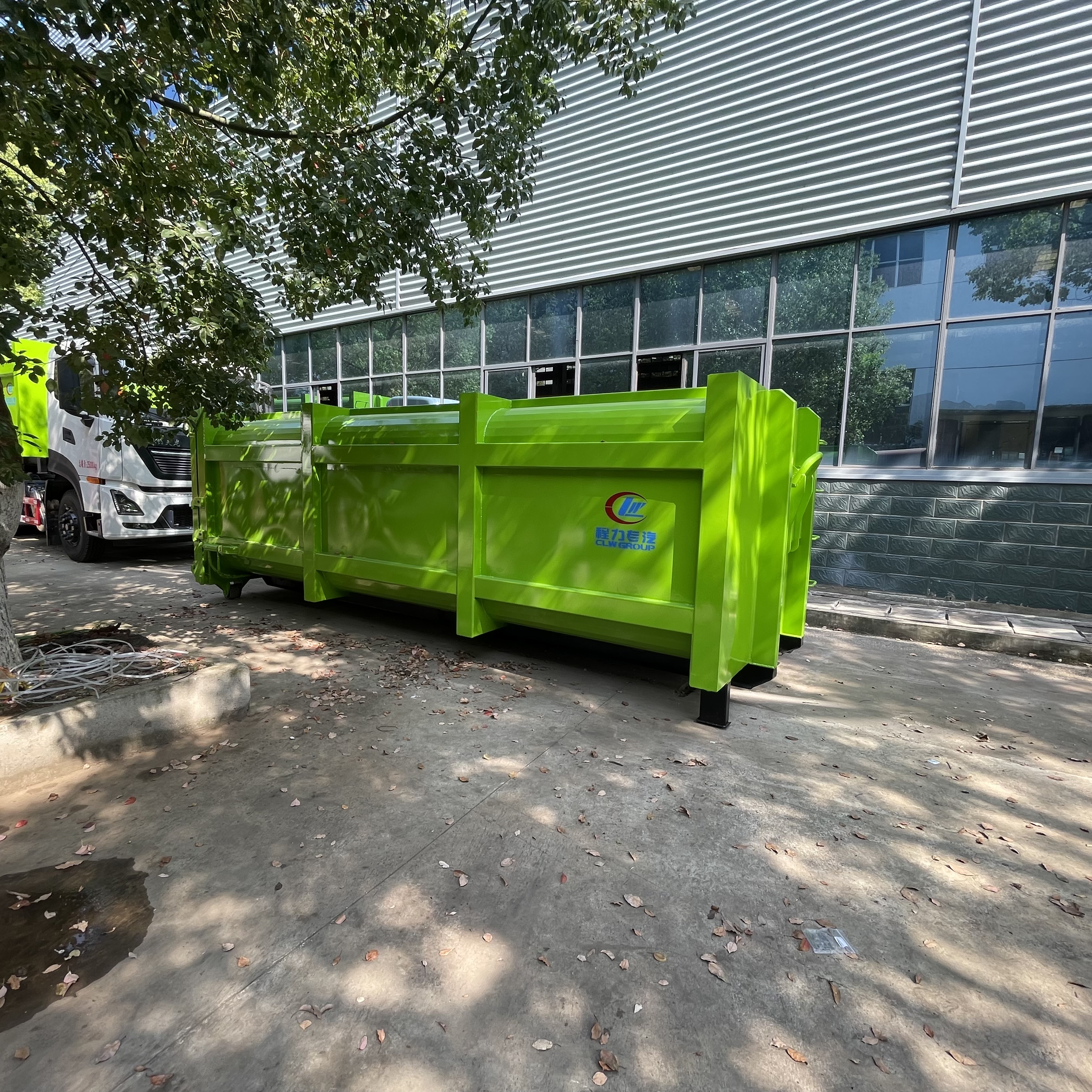 分体垃圾站配套勾臂垃圾车和垃圾箱