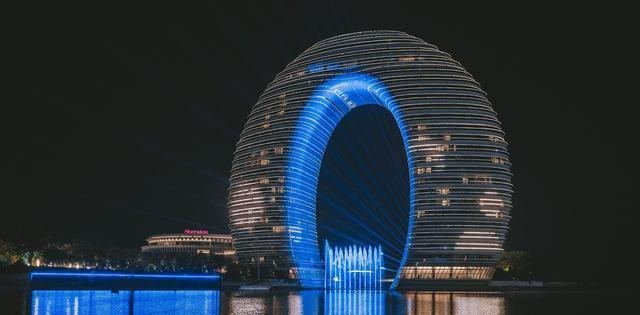 有人说它外形半圆酷像马桶圈,湖州这个地标建筑,你是否见过?