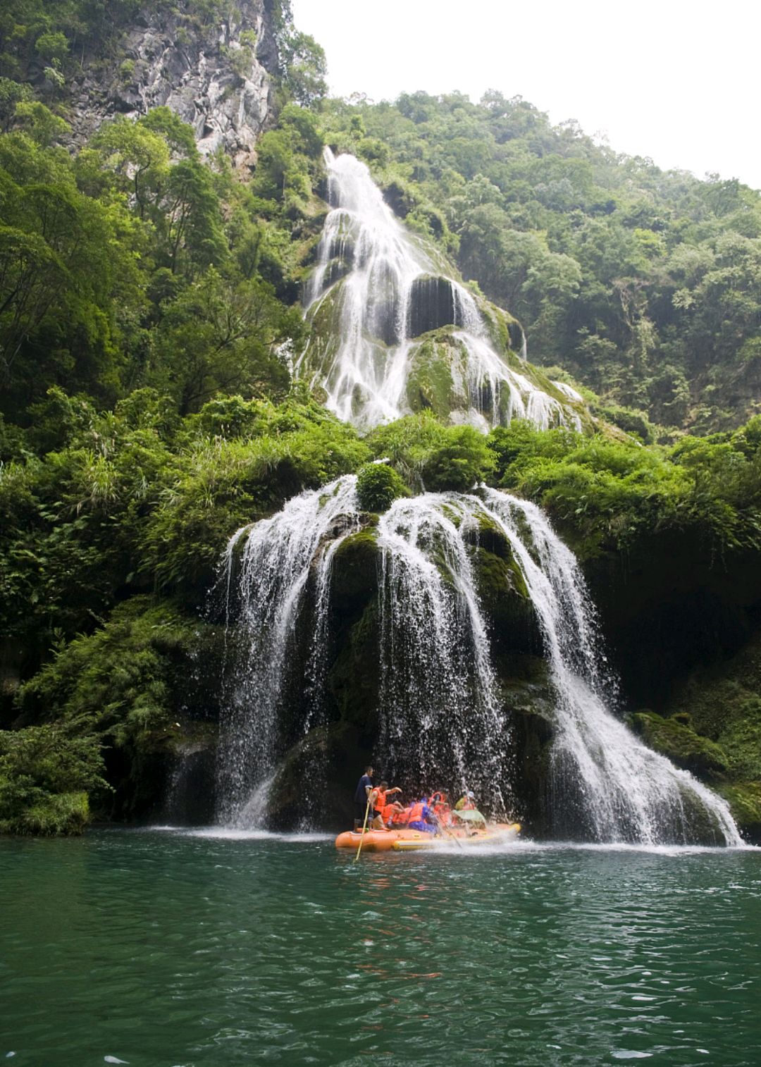 惊险刺激!湘西猛洞河漂流体验告诉你什么是真正的刺激