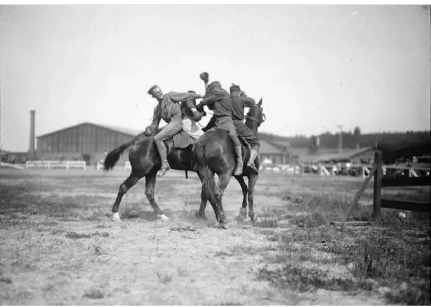 1922年,美国纽约,马背上的拳击,一匹马驮着两个人,一个人在前面控制马