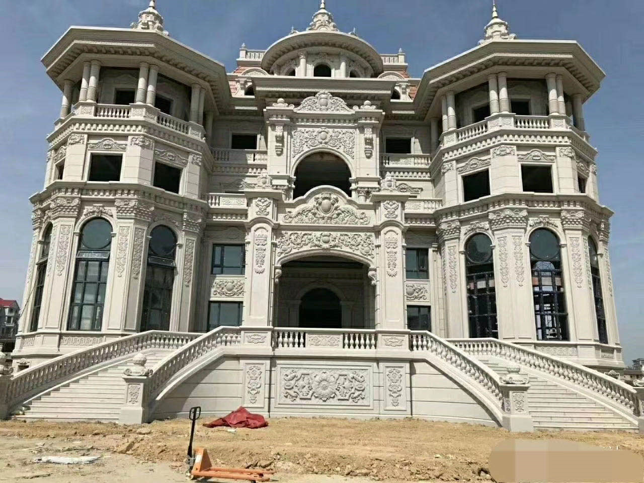 随州白麻花岗岩:辛巴家别墅外墙石材为什么用随州白麻?