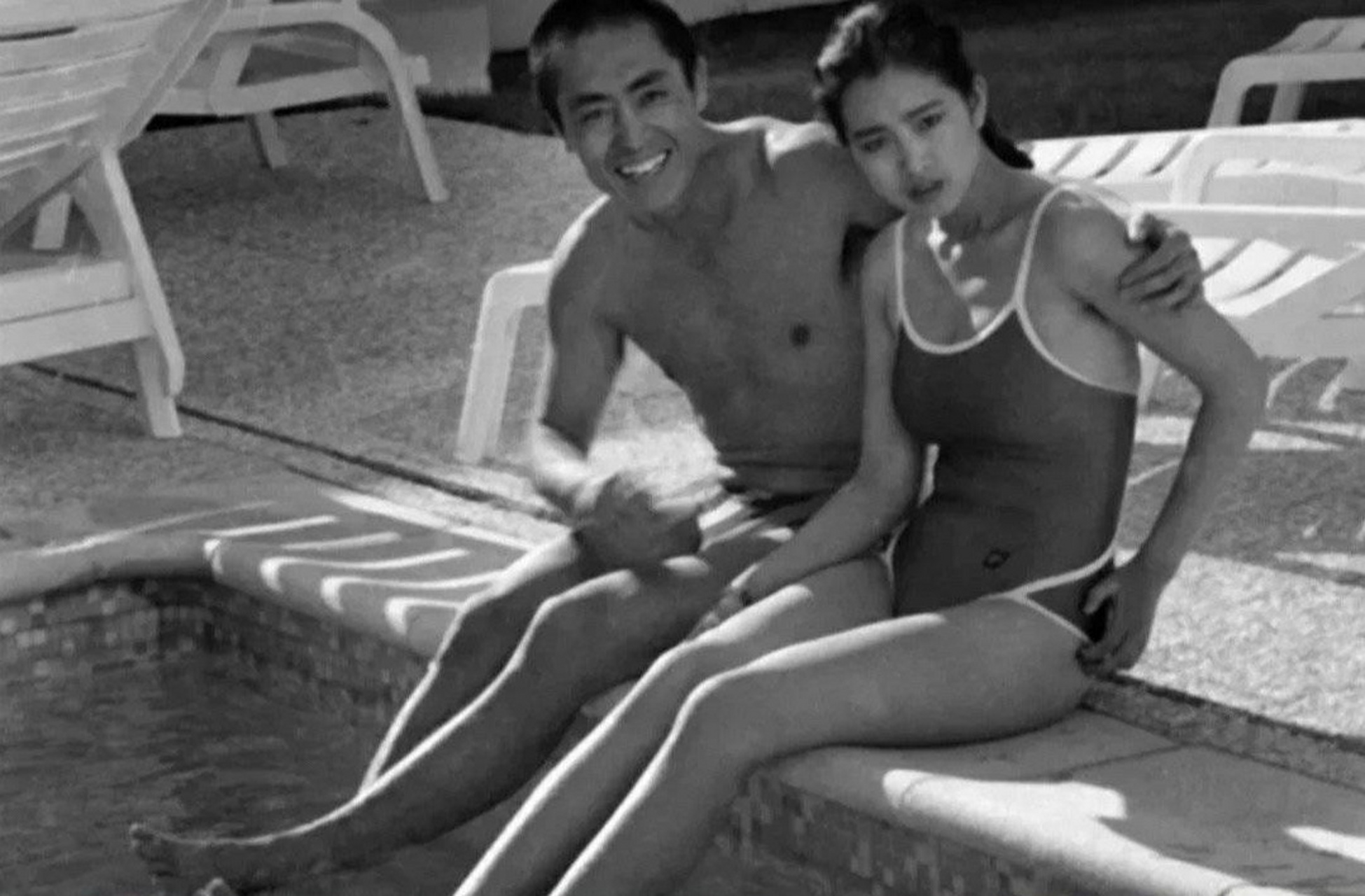 巩俐张艺谋年轻时也很活泼搞怪啊!