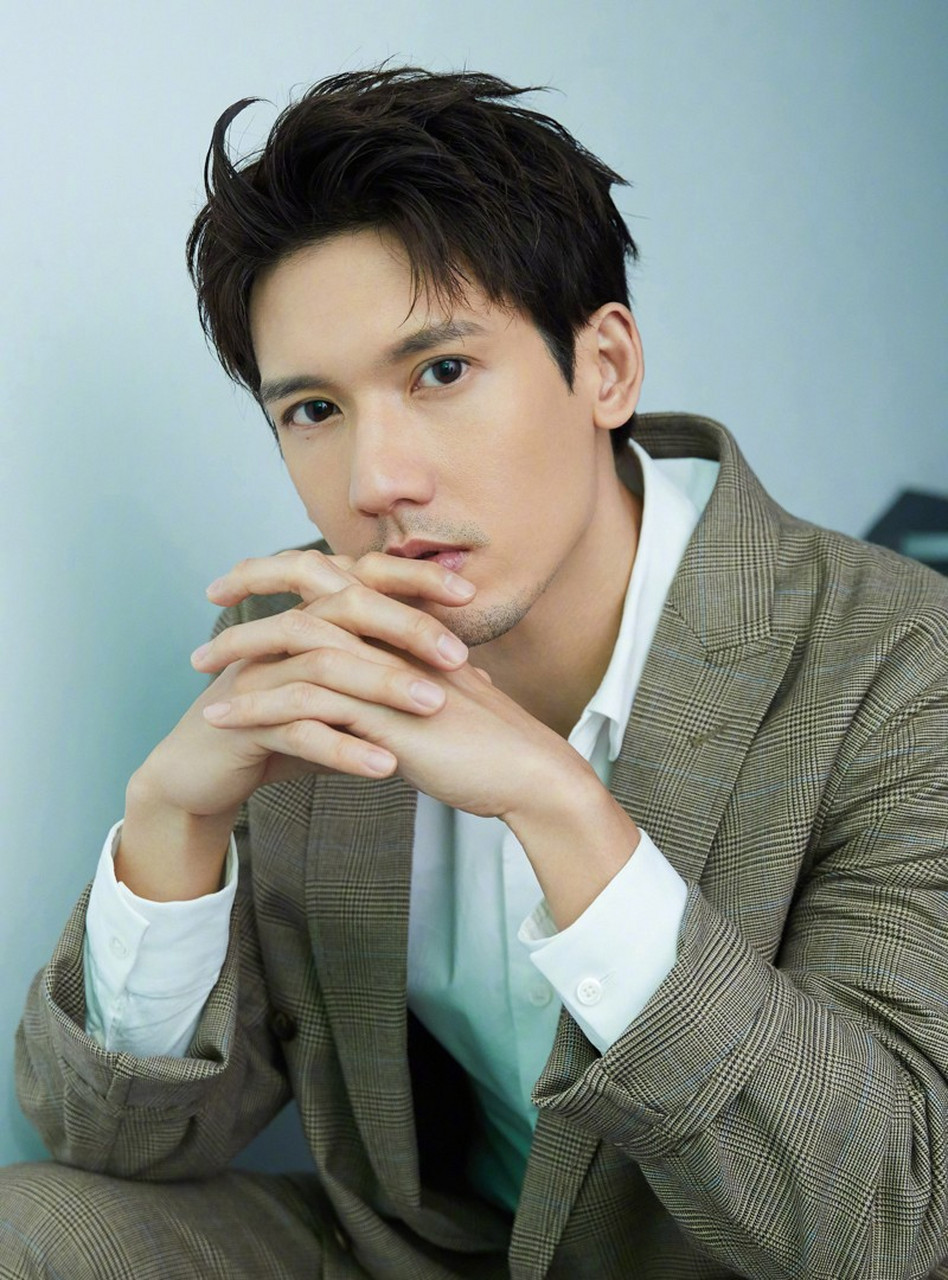 关智斌和张敬轩的关系颇为有趣,可以说是一对"斌女轩仔".