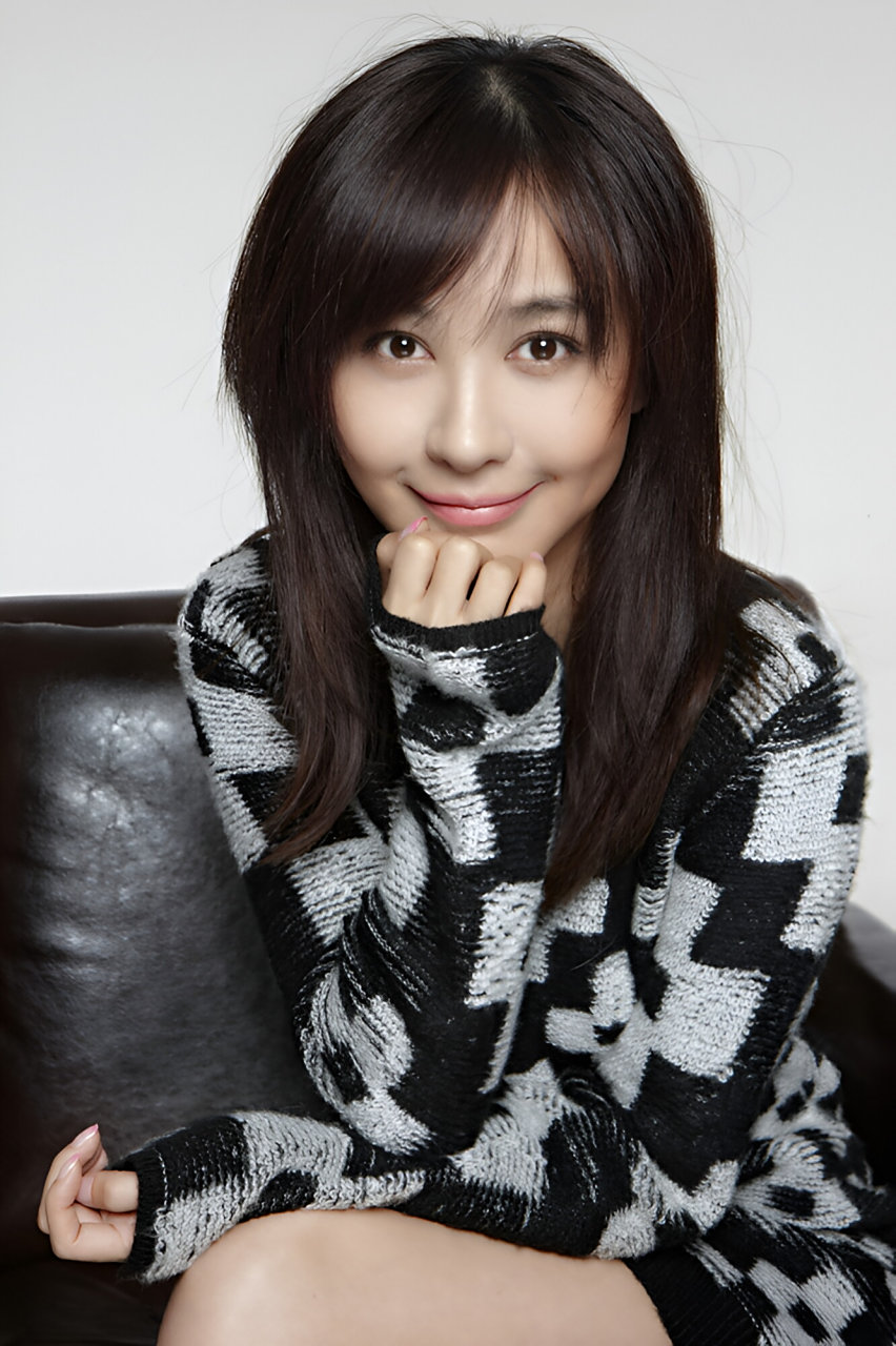 李菲儿是一位非常励志的女明星,她在事业上一直保持着专注和奋斗的