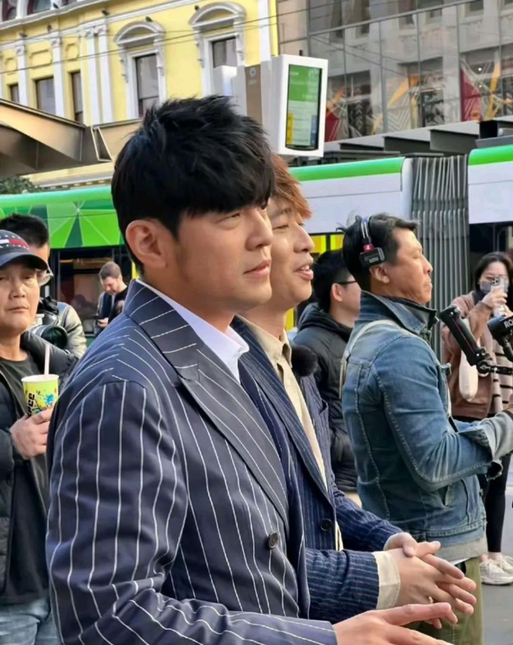 周杰伦的假发有点明显[左捂脸][左捂脸],谁都抗不过岁月这把杀猪刀