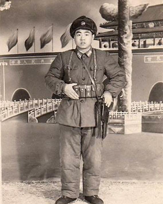 老照片:当年首长身边的保镖,看起来老实,实际上却是深藏不露