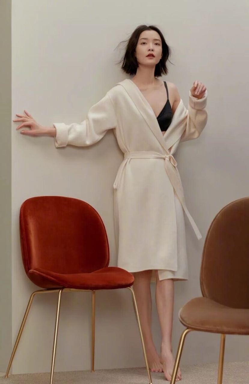 每日娱乐播报# 花中西施——杜鹃 杜鹃,中国内地女模特,女演员