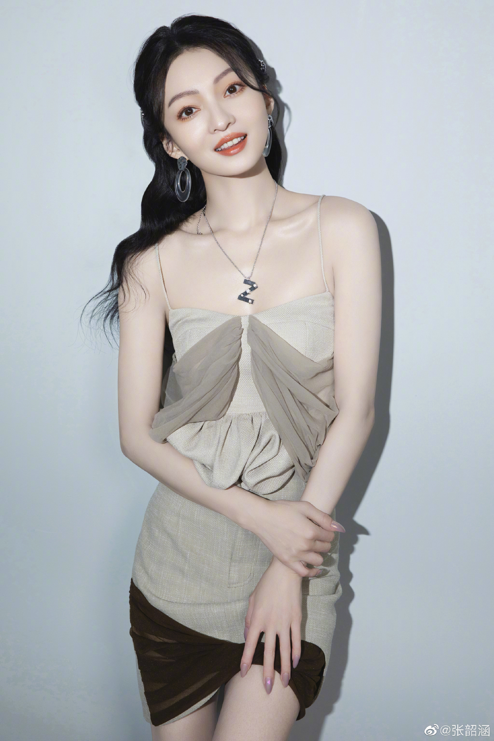 张韶涵写真大片,这个涅槃重生的女孩眼里的坚定越发的惊艳了!