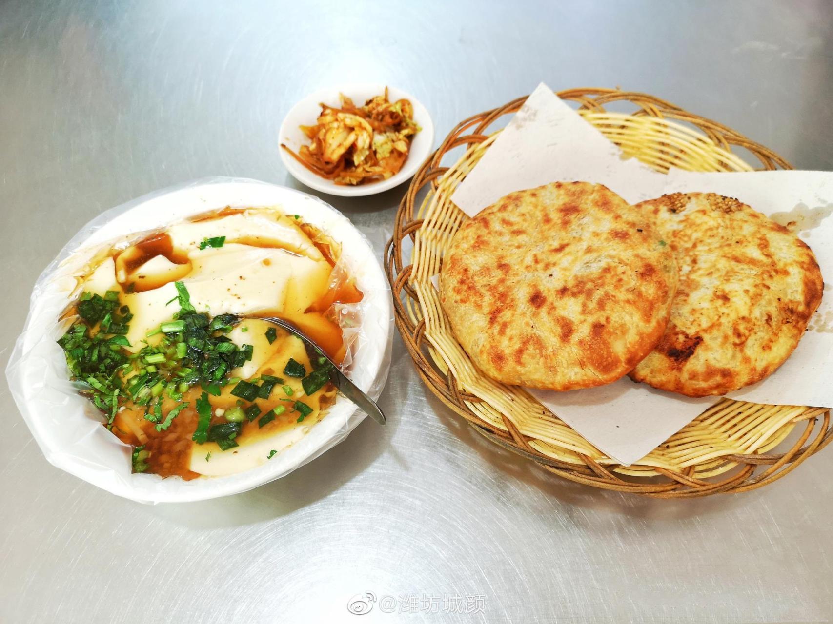 潍坊特色美食—肉火烧 潍坊肉火烧个大皮薄馅足,口味独特,馅料由精肉