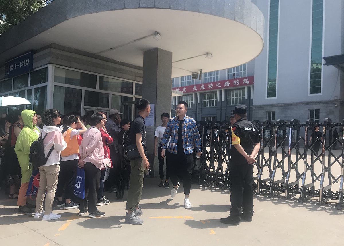 湖南沅江一中,包揽益阳市高考理科前三名的三名女生有望录入清华