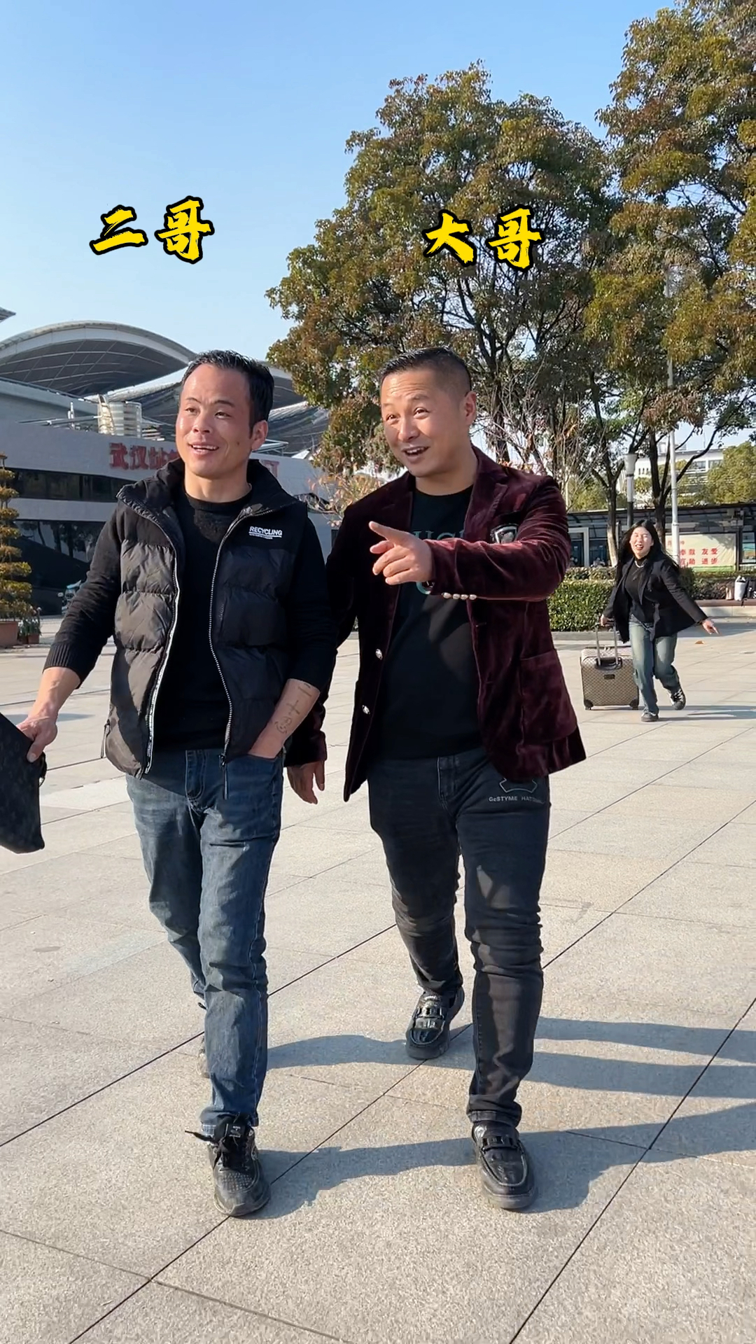 大哥二哥从小就疼我,亲情是上天恩赐的最好礼物,有哥哥是真的好