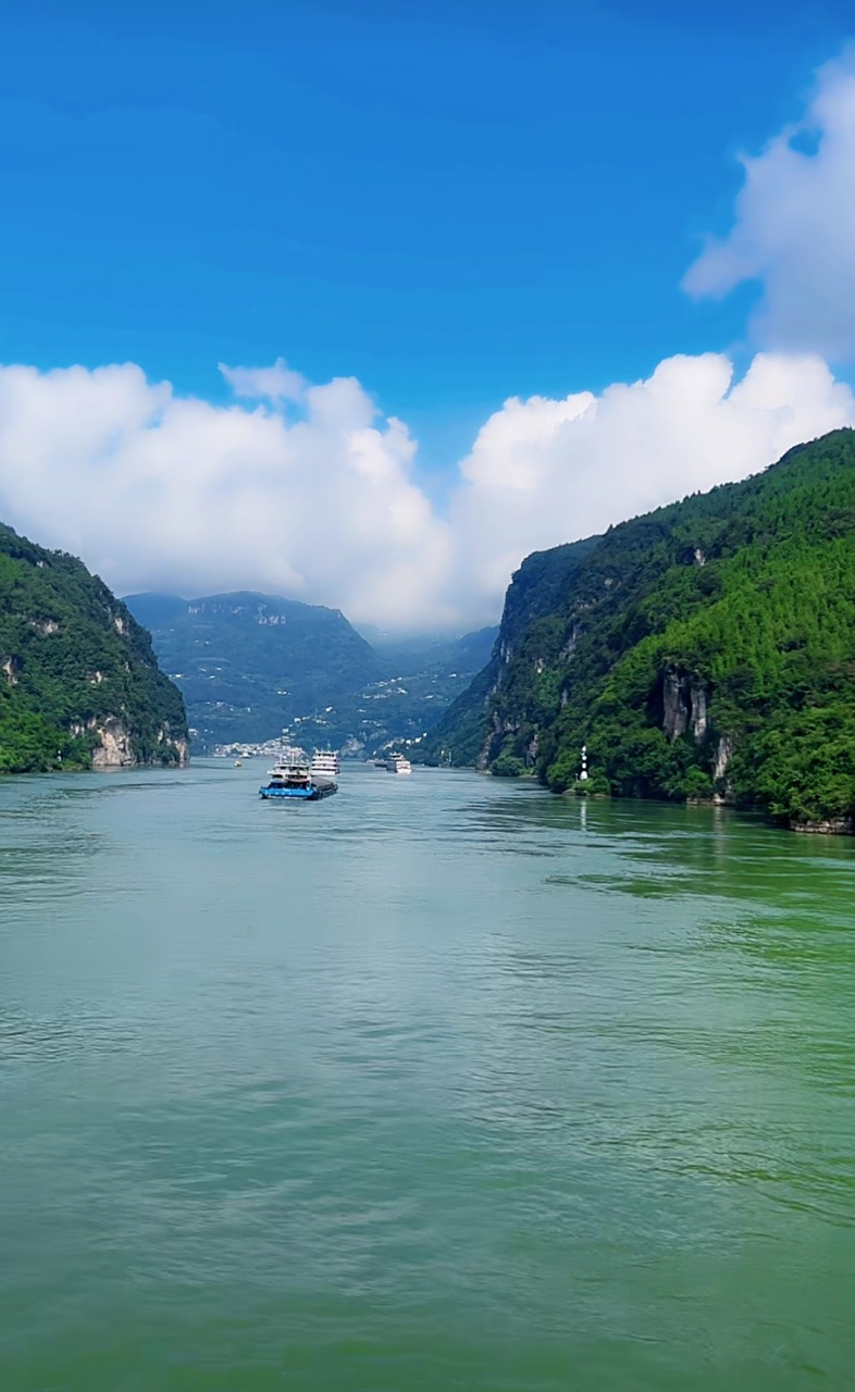 盛夏风景# 孤帆远影碧空尽,惟见长江天际流.