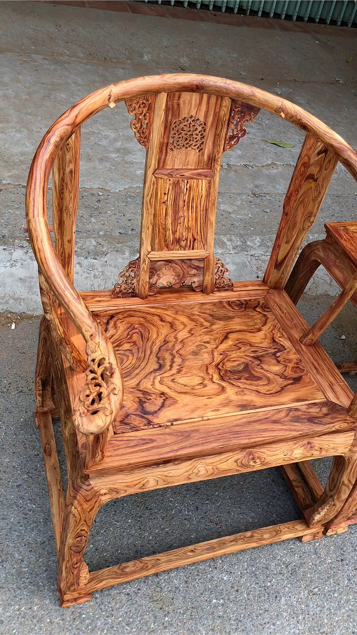 越南黄花梨鬼脸纹独板皇宫圈椅三件套,榫卯结构
