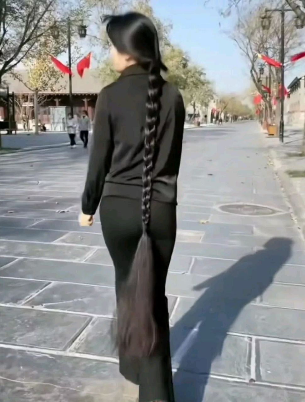 再现这长辫子美女,有一种岁月回归的影子