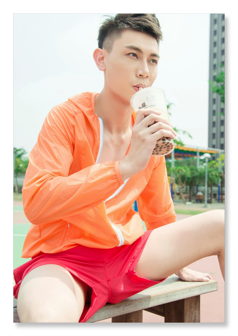 都说玩足球的帅,玩篮球的帅,要我说只要长得帅,无论玩什么球都帅.