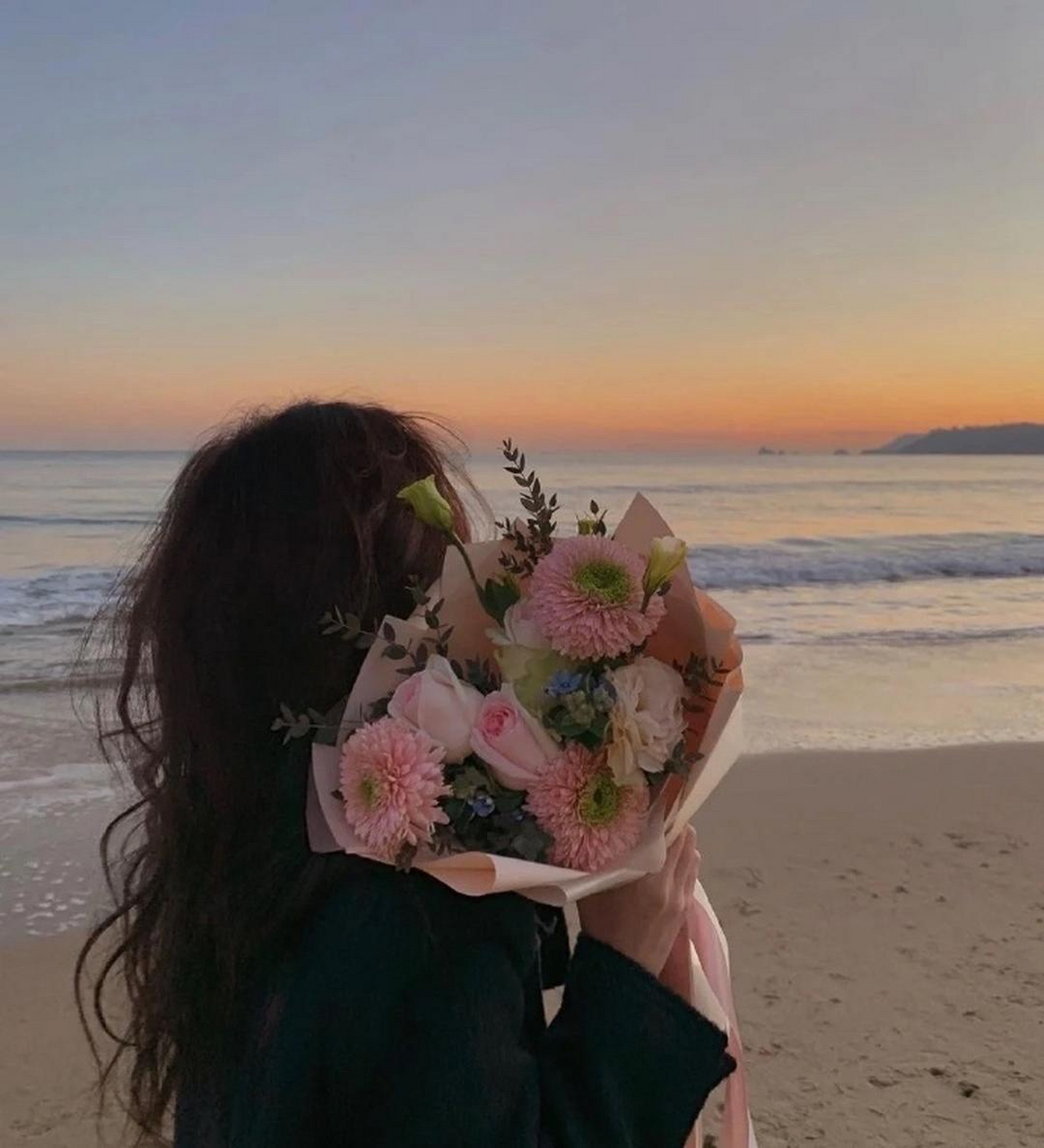 我现在更害怕没钱  至于谁爱不爱我  为什么不爱我  我一点兴趣都没有