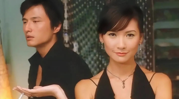 李思蓓是科班出身的演技派,却选择投身三级片,还成为了晶女郎