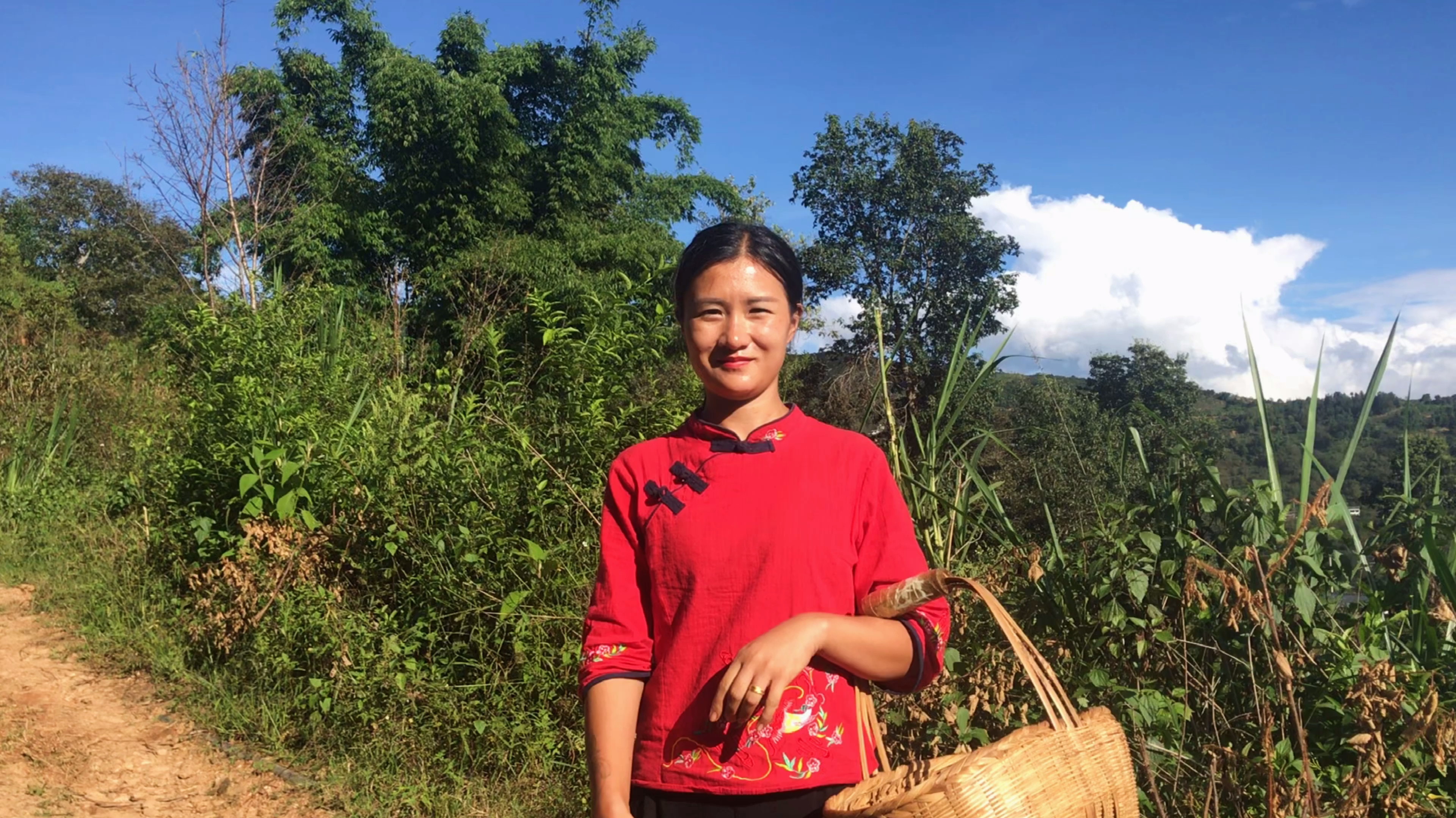 不会做泡菜?农村姑娘手把手教你做,酸脆又开胃,做法简单