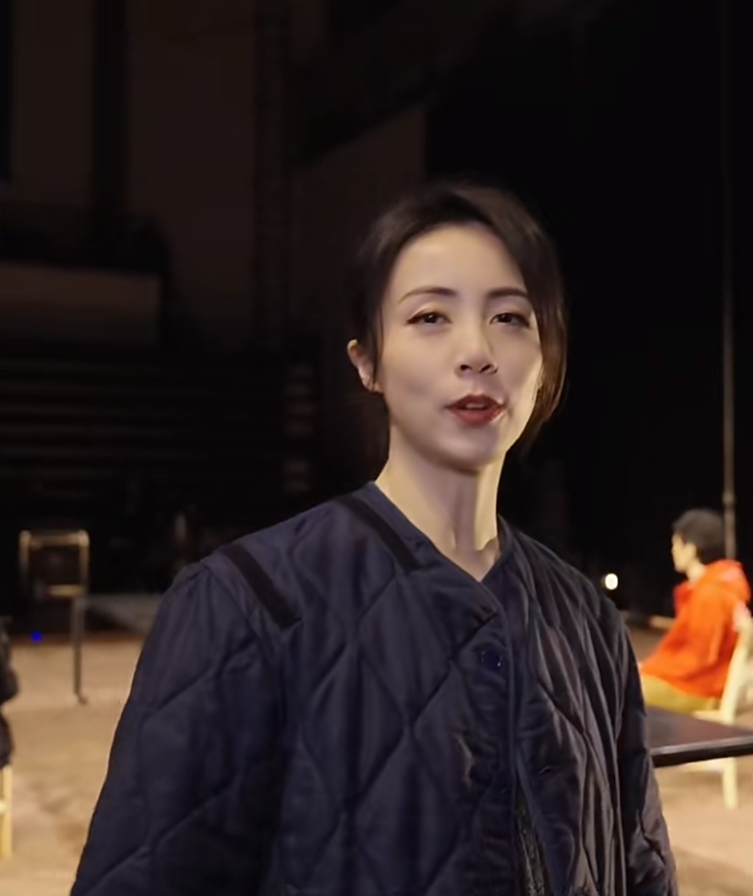 黄磊老婆孙莉晒演出花絮,她在准备戏剧节的表演,孙莉在镜头前很放松