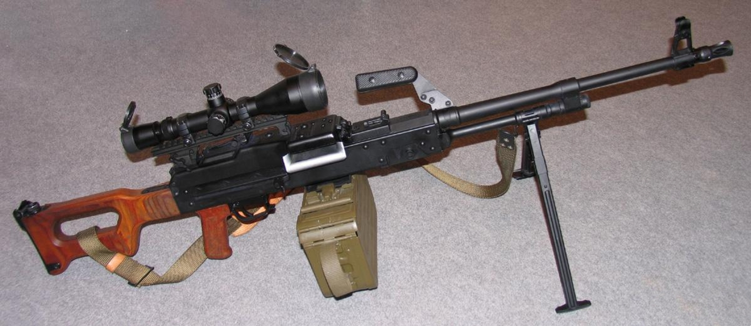 ukm 2000通用机枪于2007年开始交付给波兰军队,它是波兰军队的标准