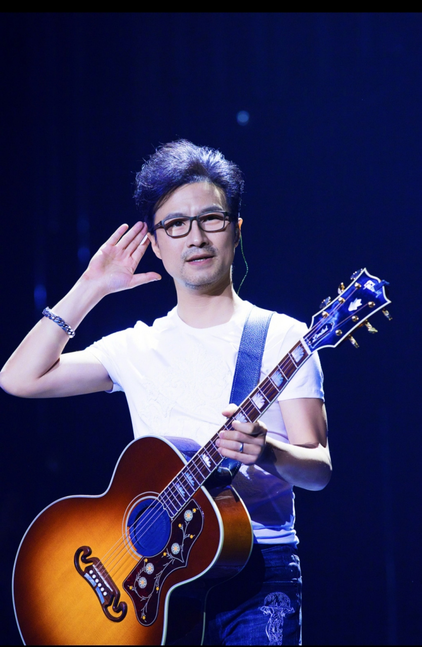 汪峰真是娱乐圈的预言家,今天发个锤子都能上热搜.