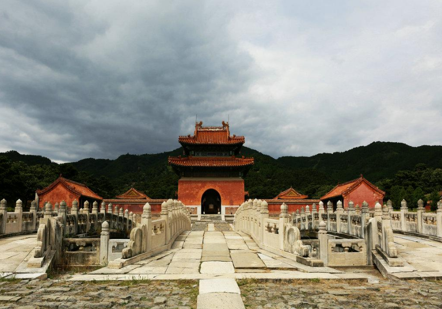清惠陵地宫被打开,同治皇帝只剩白骨,陪葬的皇后为何百年不腐