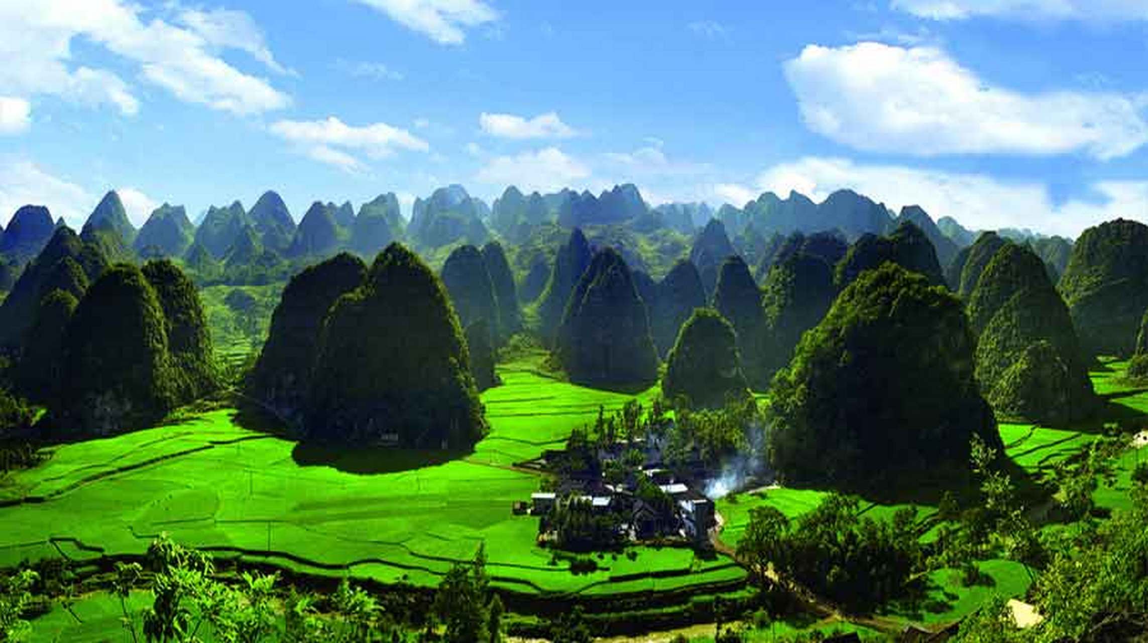 万峰林属于中国西南喀斯特地貌,堪称中国锥状喀斯特博物馆.