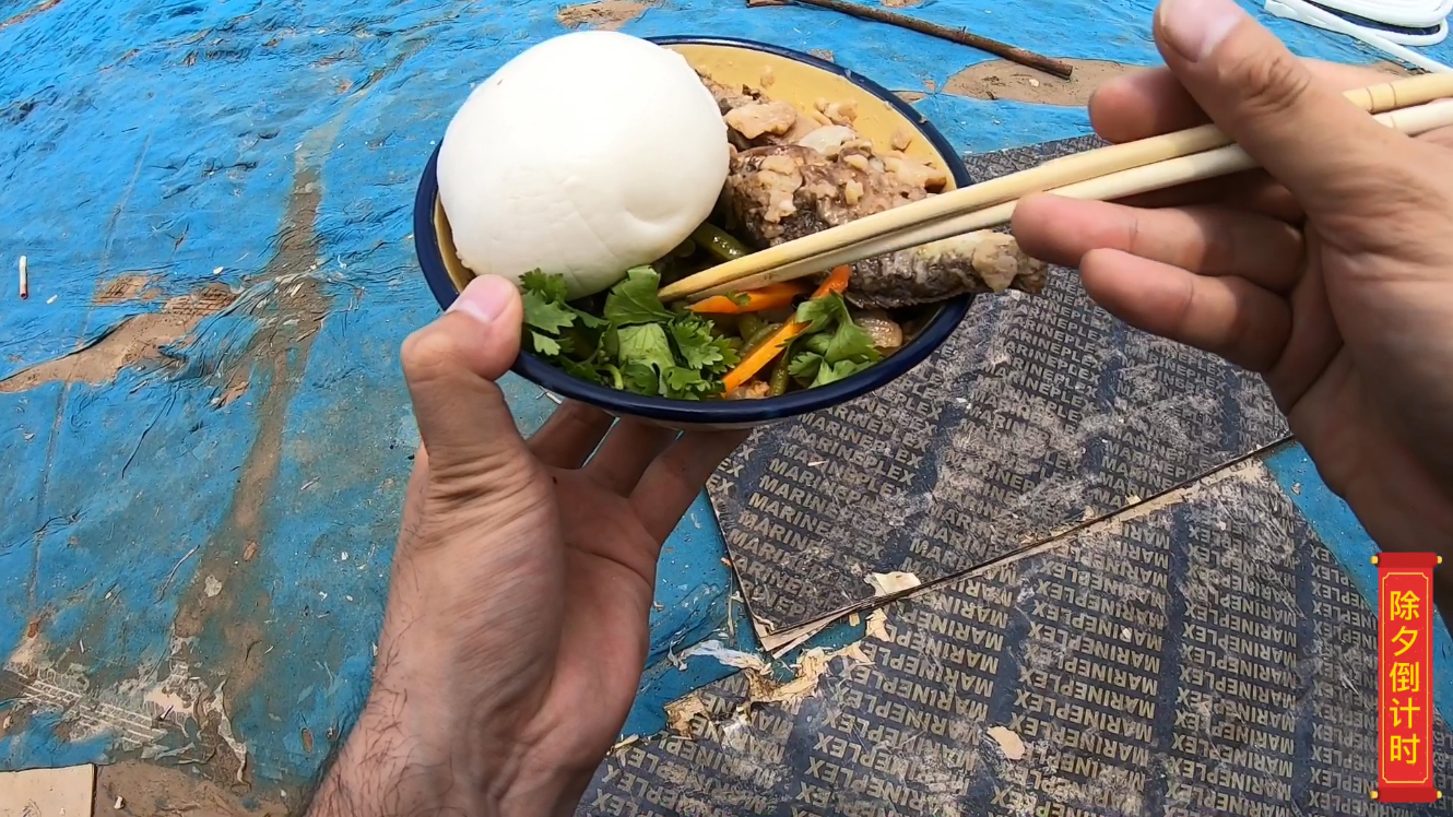 倒计时工地民工食堂按照老板吩咐改善伙食,这样饭菜工人能吃饱吗