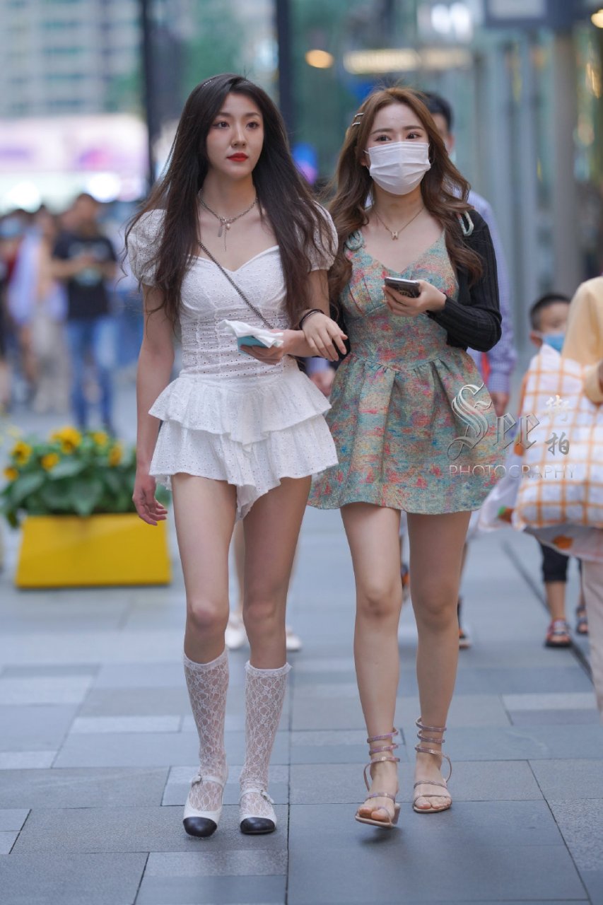 清爽甜美的姐妹花~#时尚街拍# #街拍# #美女日常