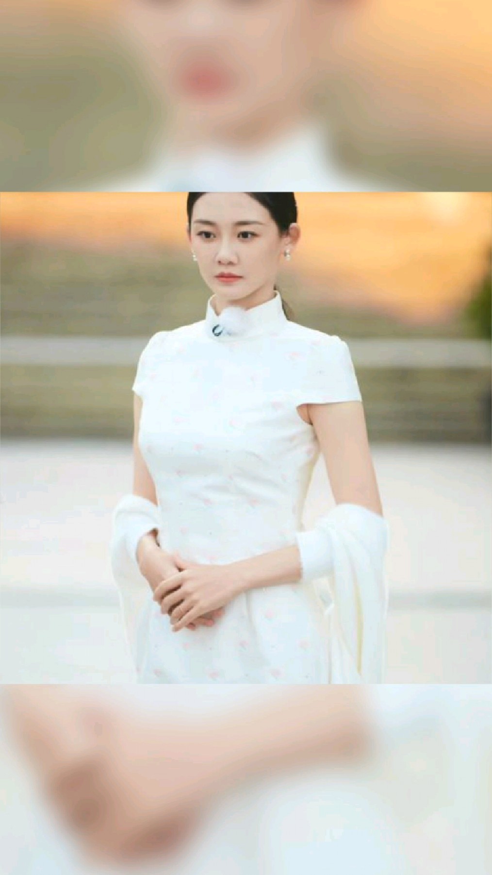 苗苗录综艺试穿旗袍, 白色干干净净显简洁,低马尾更是优雅