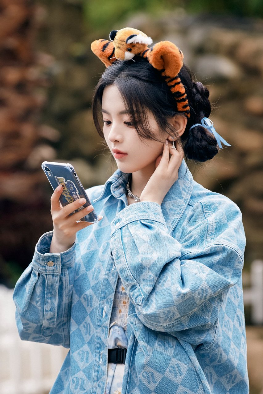 杨超越高清壁纸头像(六十四)[温暖]