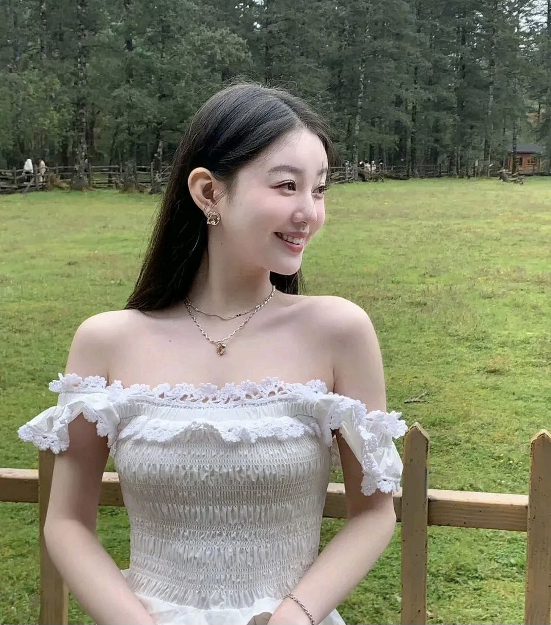 网友:10个平胸,9个是美女