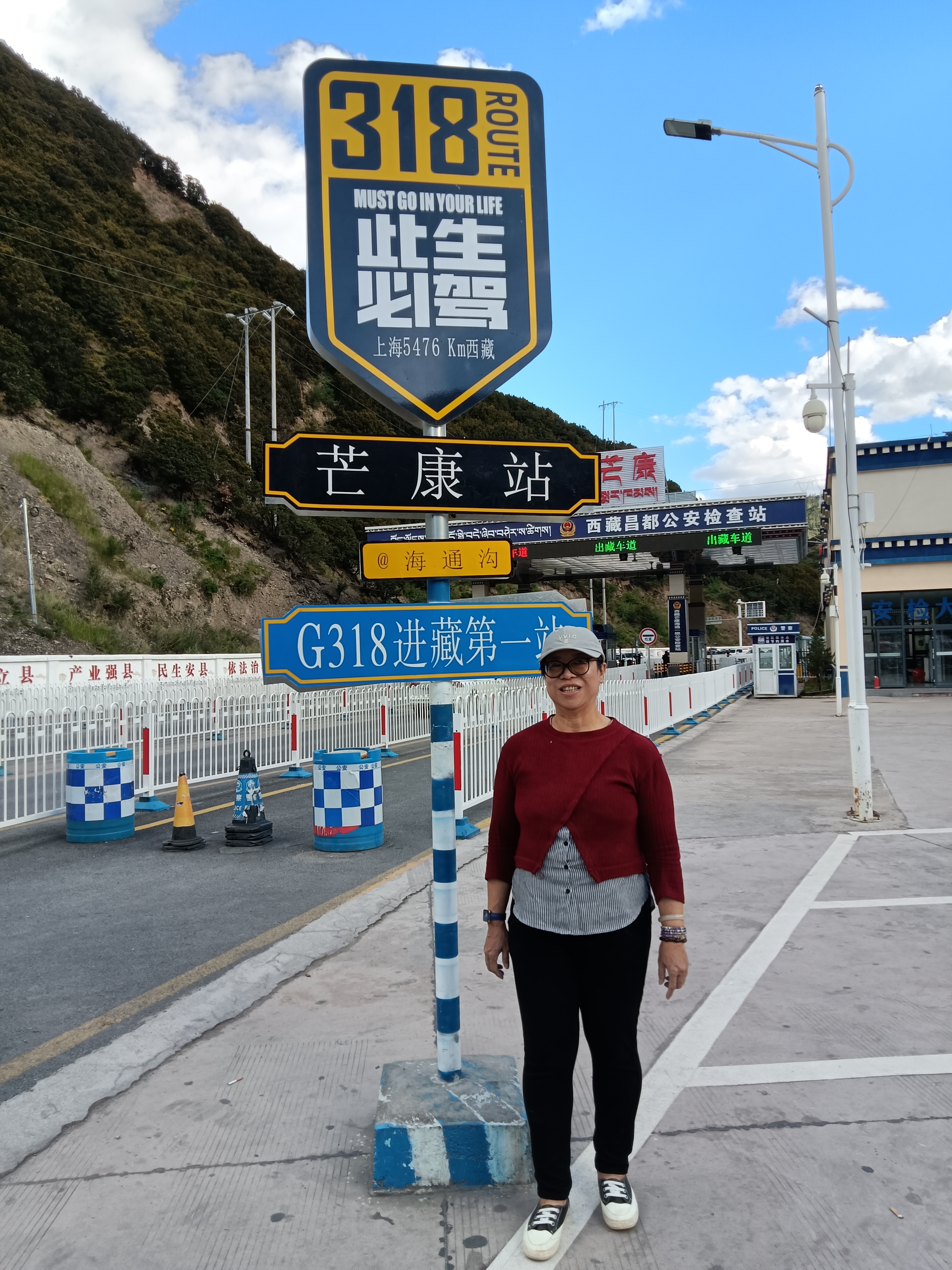 堵连夜翻越了怒江72拐我一人开车实在太累又高反便在邦达小镇住下