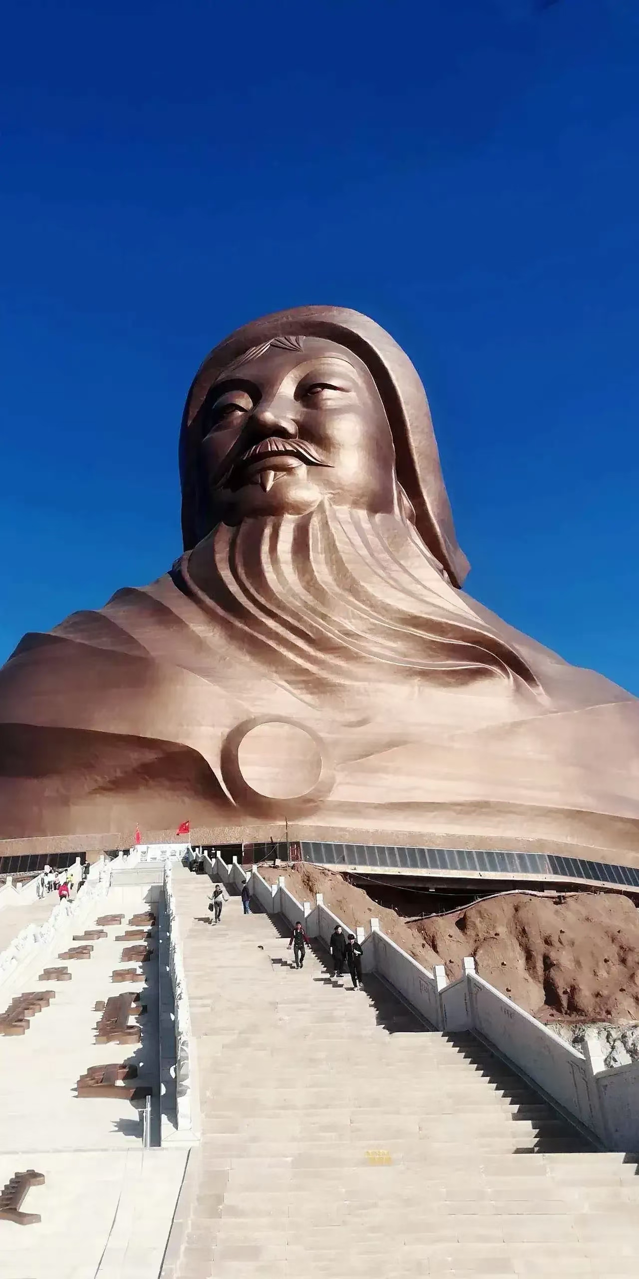 七律.游甘德尔山