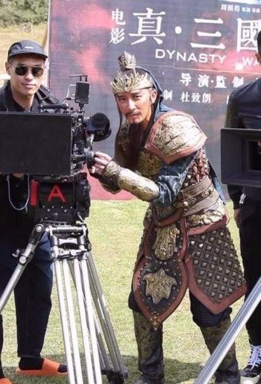 韩庚塑造的关羽,全程瘦脸滤镜,尖下巴配上长须美髯,要多出戏有多出戏