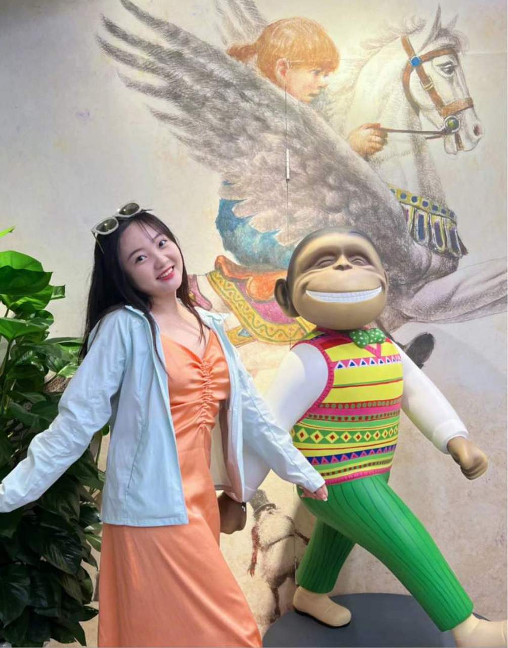 林妙可审美真是原地踏步,穿长裙暴露真实身材,现在脸也变成熟了  体型