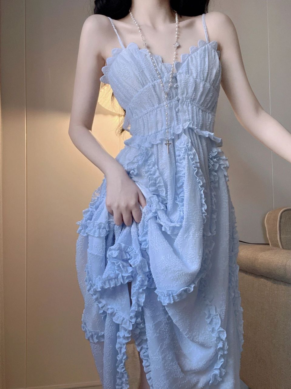 纯欲吊带裙,蓝色真是温柔又清爽的颜色! 氛围感拉满!